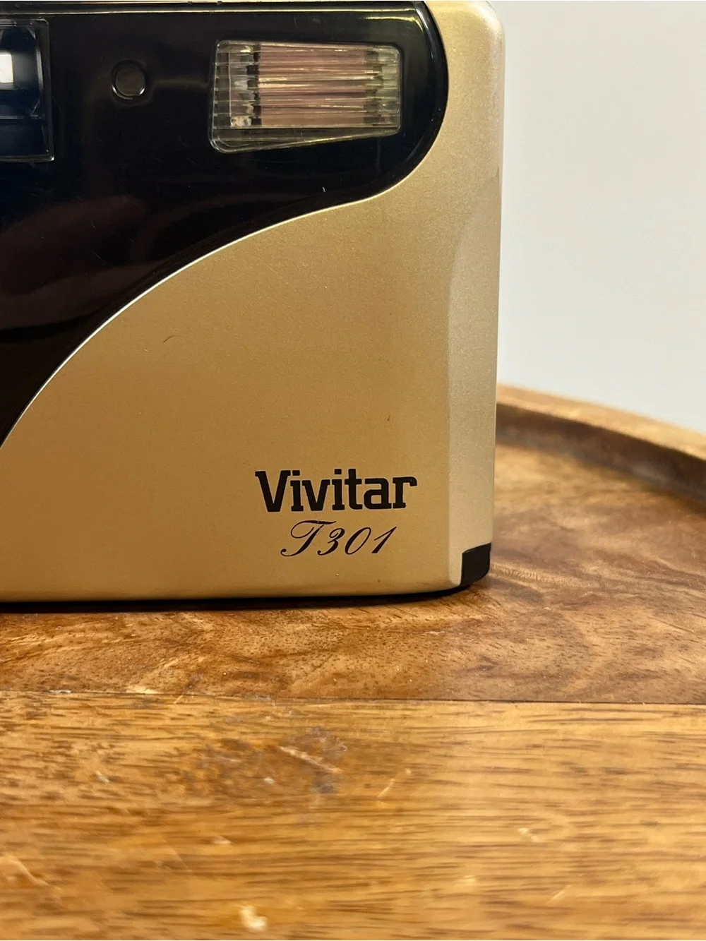 Vivitar T301 35mm Point and Shoot Compact Gold Black Camera UNTESTED